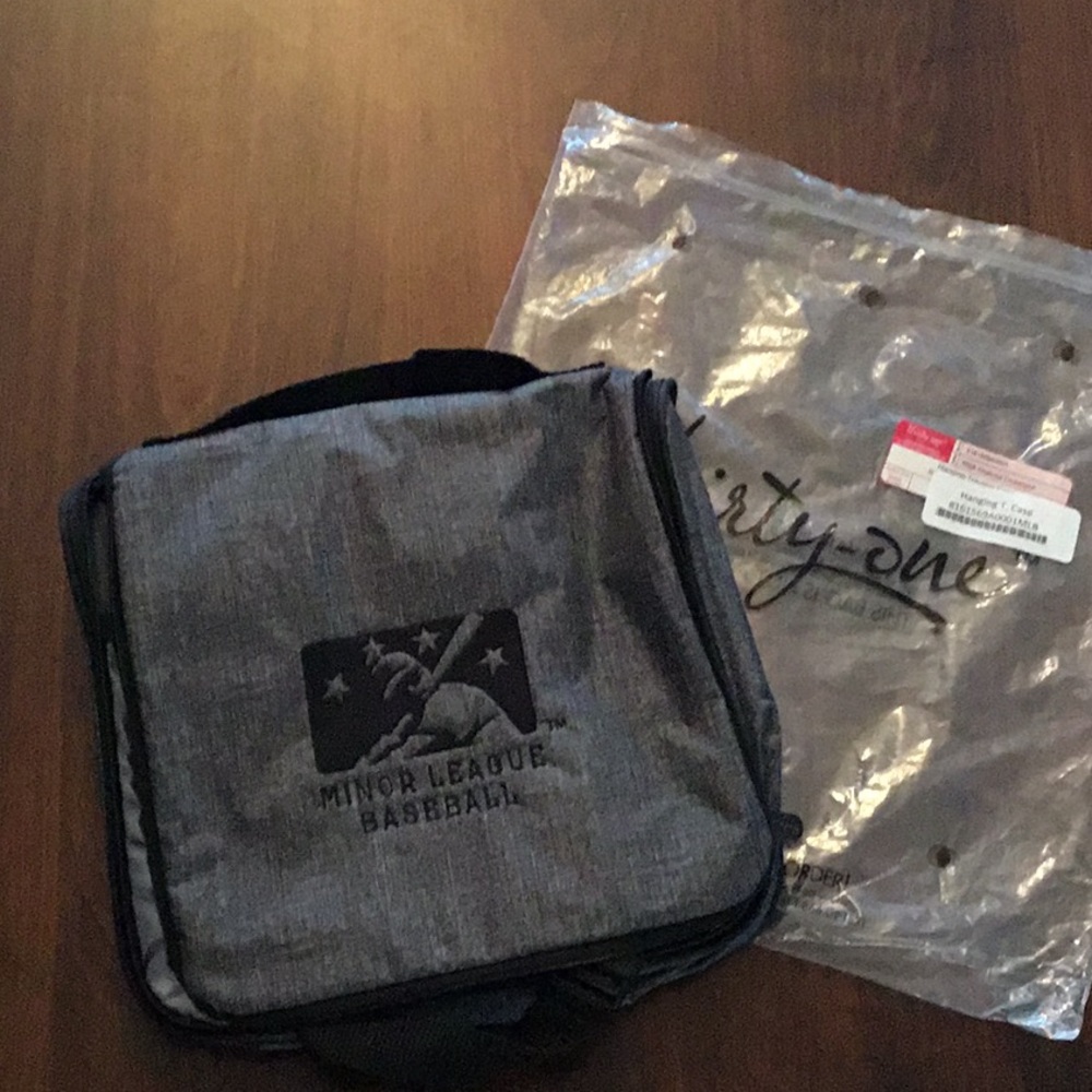 NWT, Thirty-One Hanging Toiletry Case, gray and black.